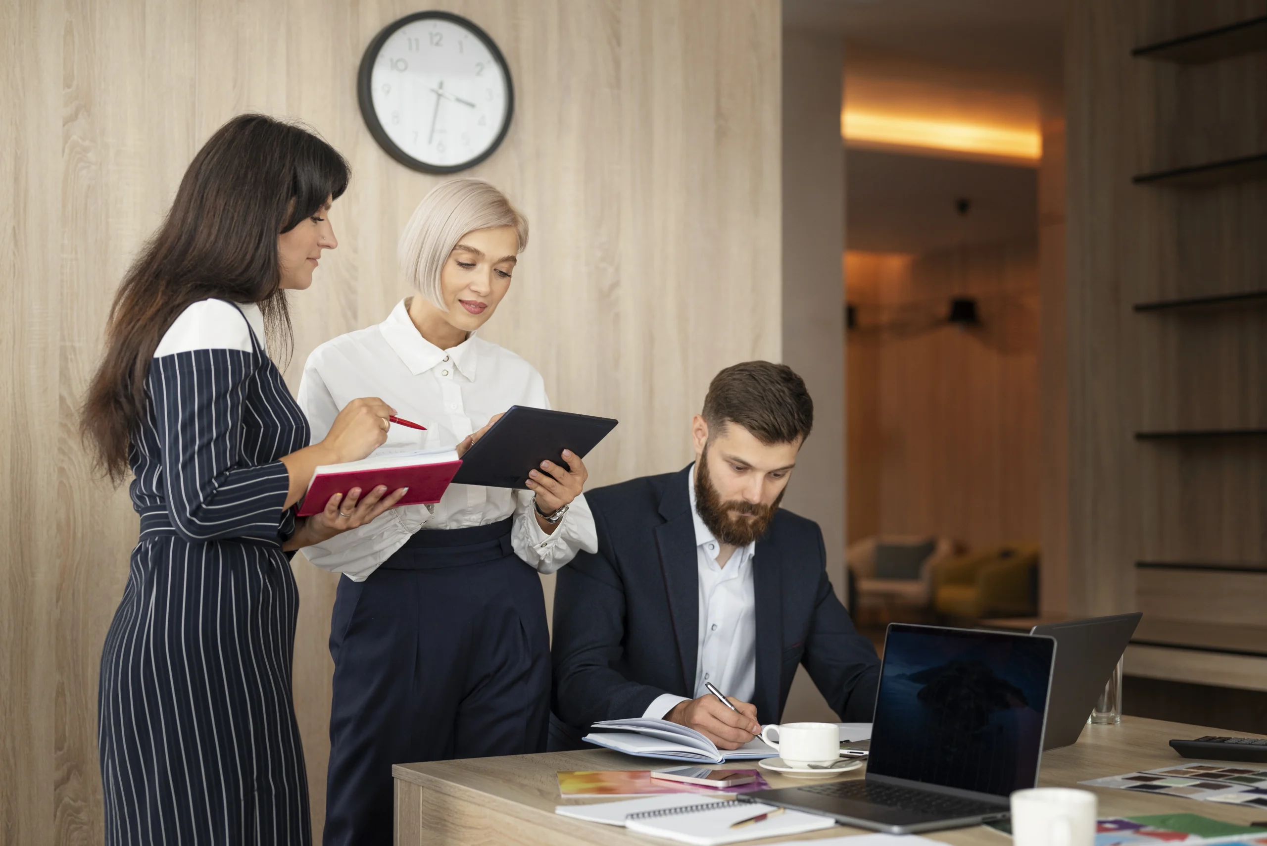 Teknik Dasar Penyusunan Notula Rapat yang Sistematis